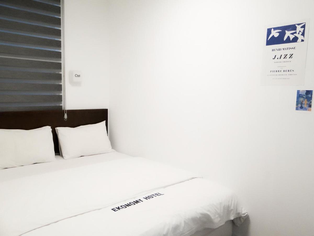 Ekonomy Haeundae Hostel Пусан Екстер'єр фото