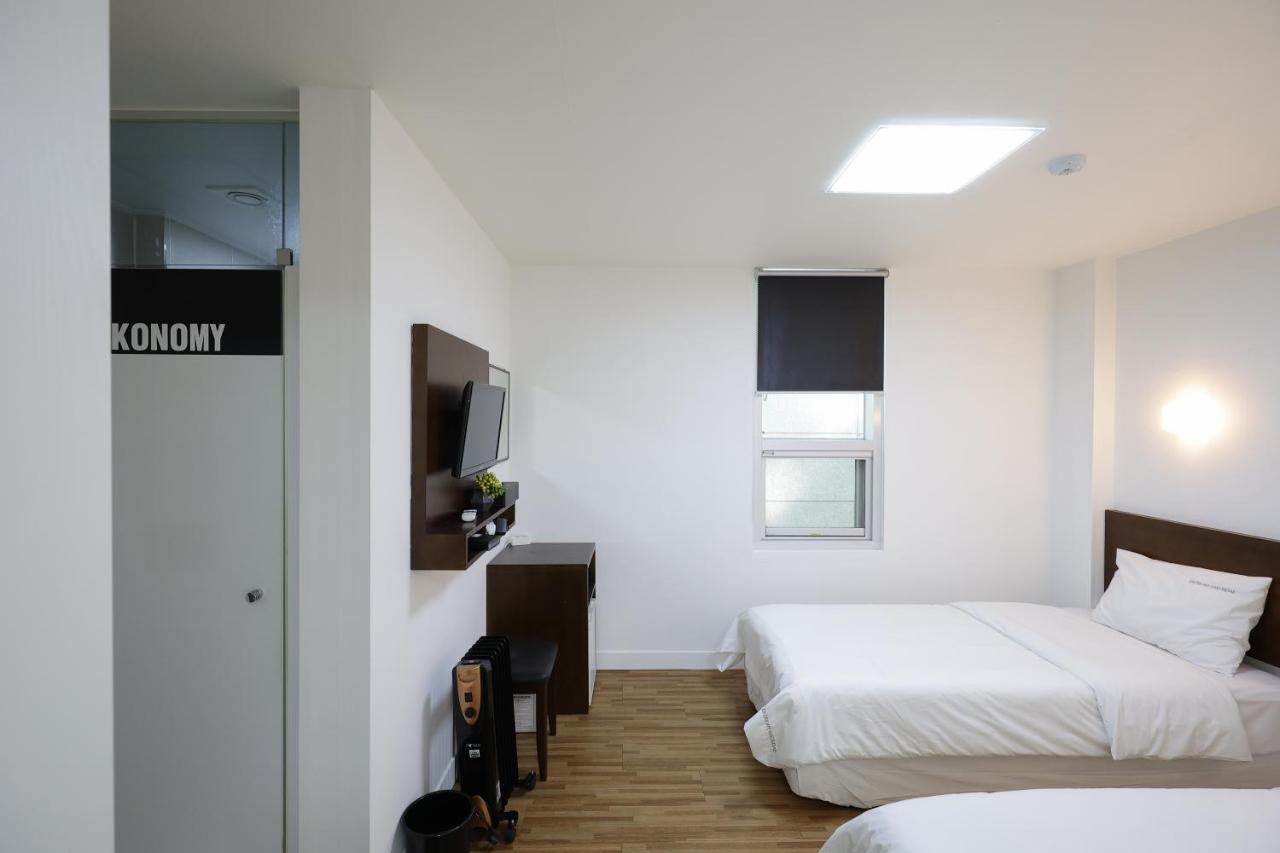 Ekonomy Haeundae Hostel Пусан Екстер'єр фото