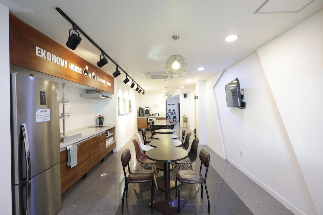 Ekonomy Haeundae Hostel Пусан Екстер'єр фото