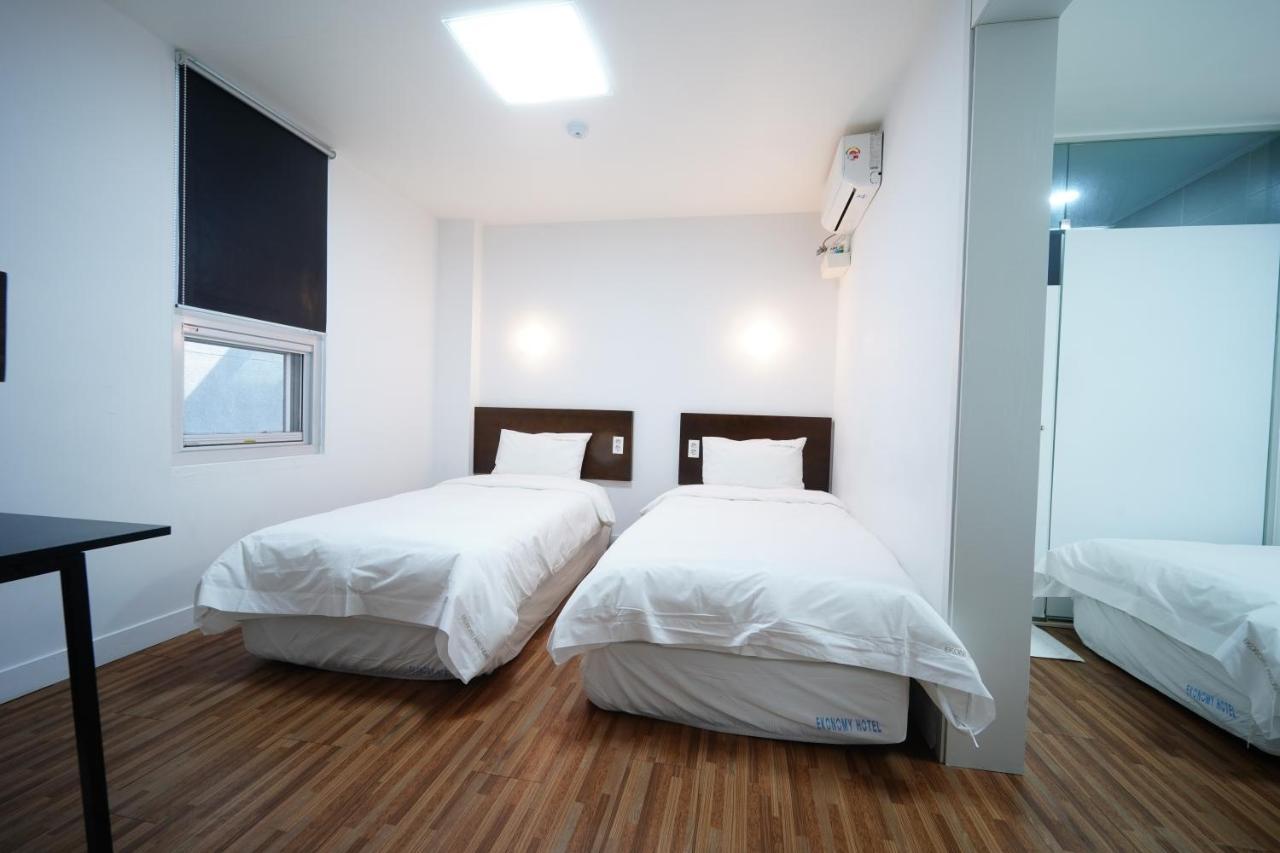 Ekonomy Haeundae Hostel Пусан Екстер'єр фото