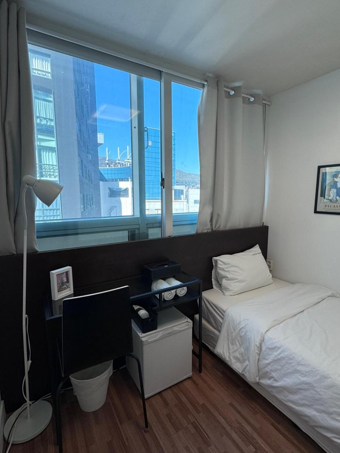 Ekonomy Haeundae Hostel Пусан Екстер'єр фото